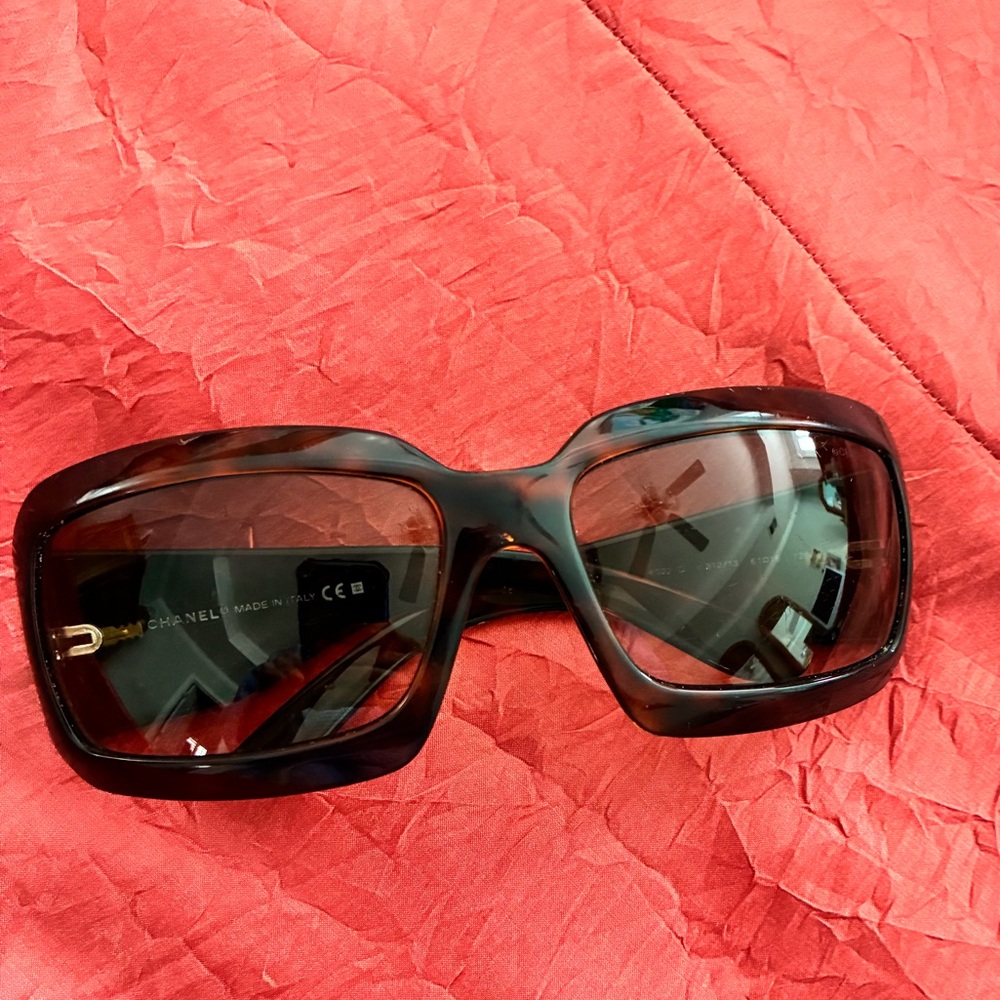 CHANEL Brown Oversized Sunglasses